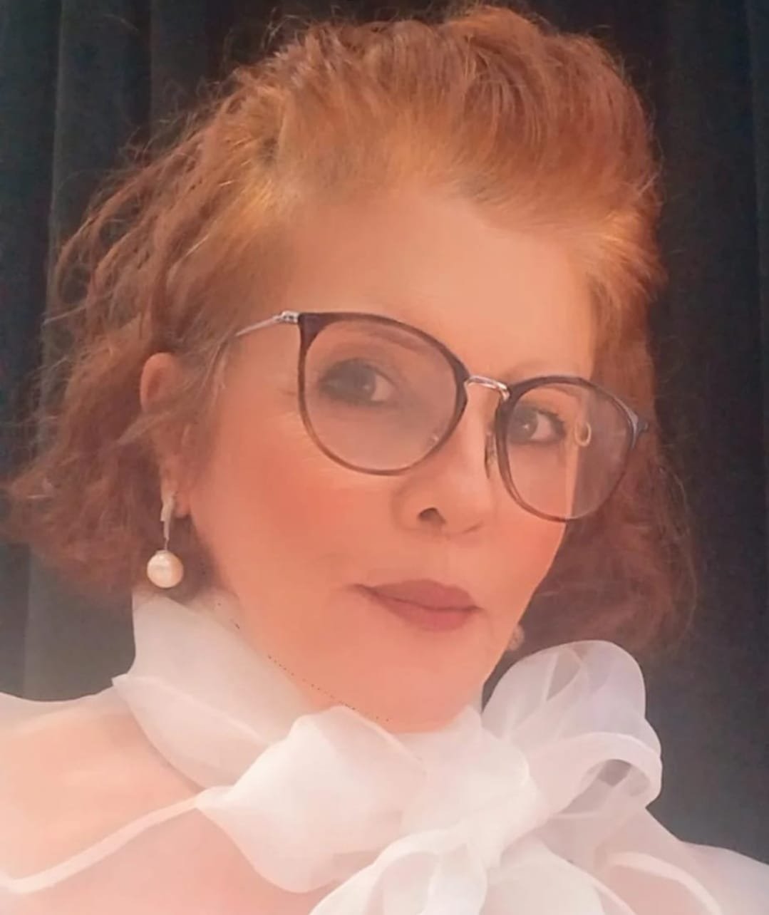 Hello, I’m Vilma Pimenta, a Brazilian representative for premium occasion wear.